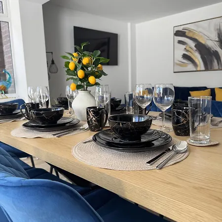 Appartement Modern 4-bed House - Hot Tub & Sauna - Sleeps 14 Bristol