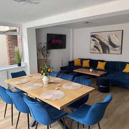 Modern 4-bed House - Hot Tub & Sauna - Sleeps 14 Appartement Bristol